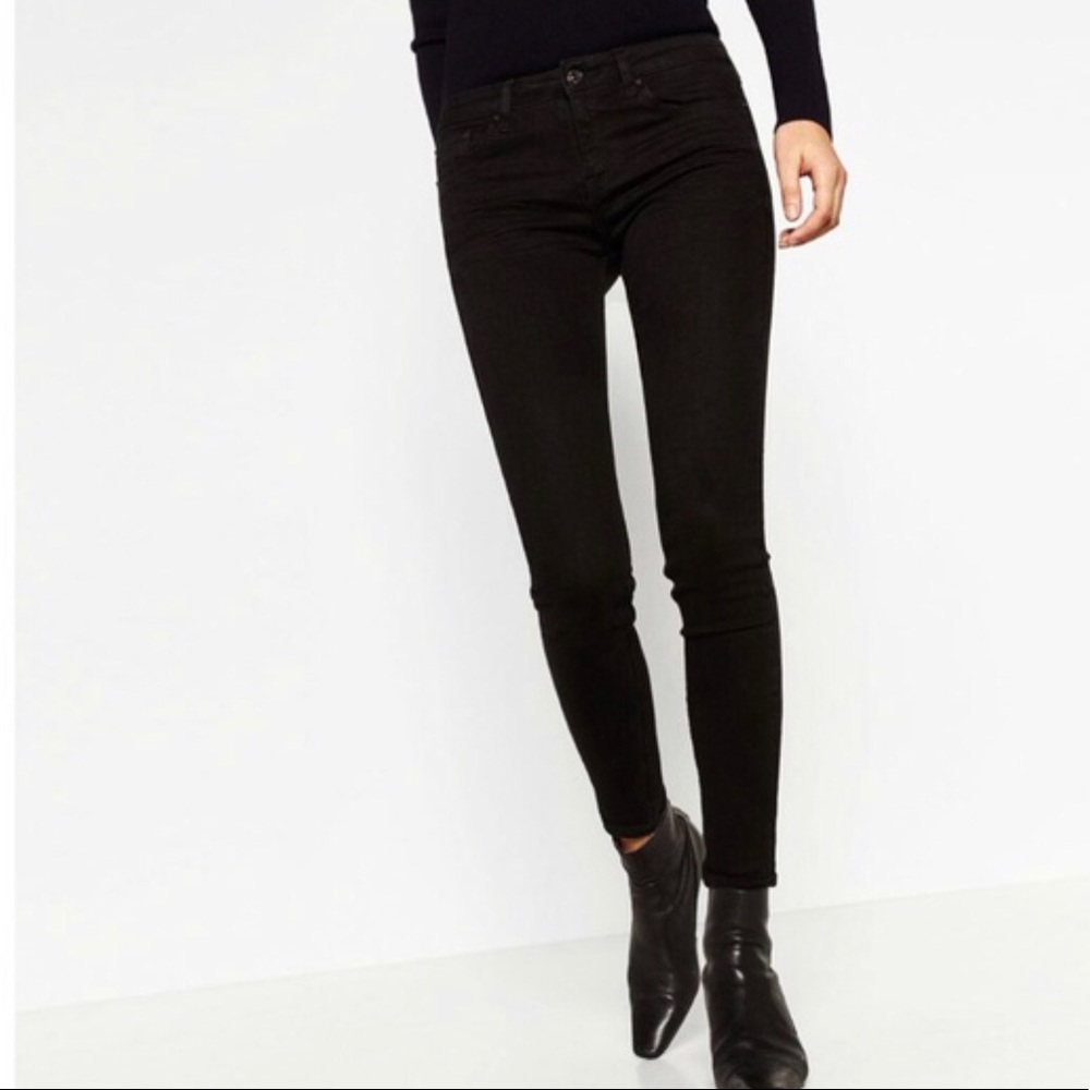 Zara Black High-Waisted Jeans sz. 6